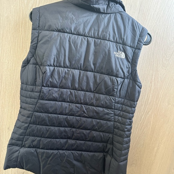 The North Face Woman’s Black Quilted Vest EUC - Picture 2 of 6